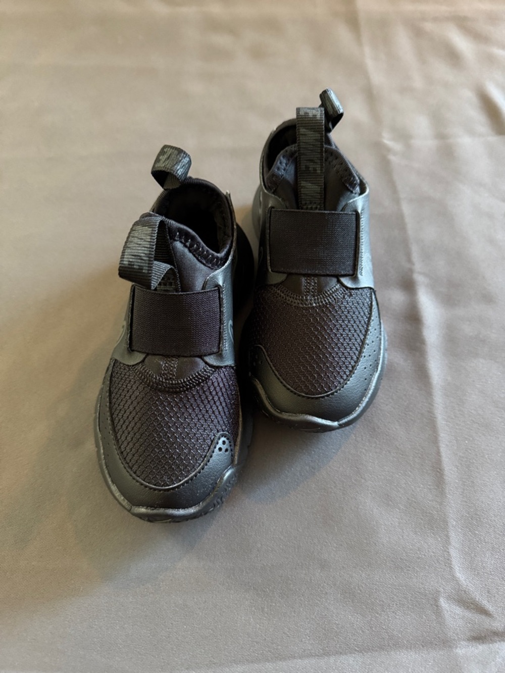 Nike Kids Black Elastic-Strap Slip-On Sneakers